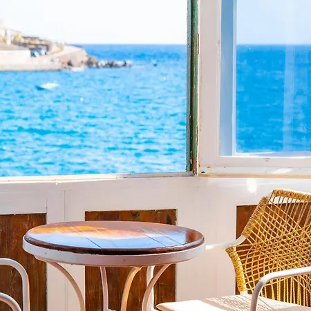 Traditional Canary House *